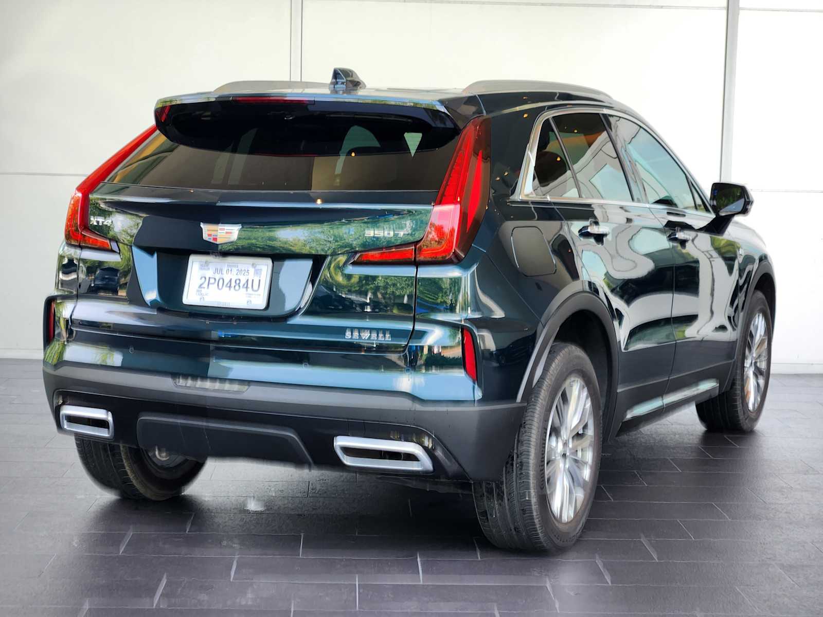 2025 Cadillac XT4 Premium Luxury photo 3
