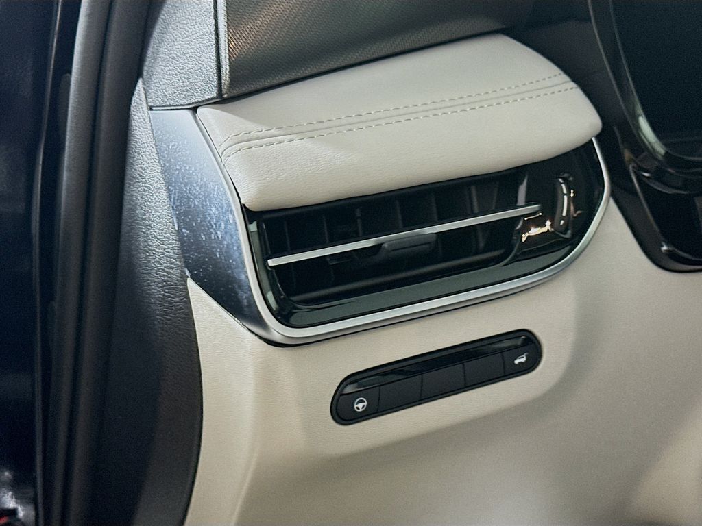 2026 Infiniti QX60 Luxe photo 8