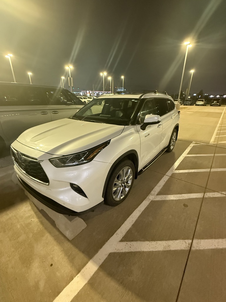 2021 Toyota Highlander Limited's photo