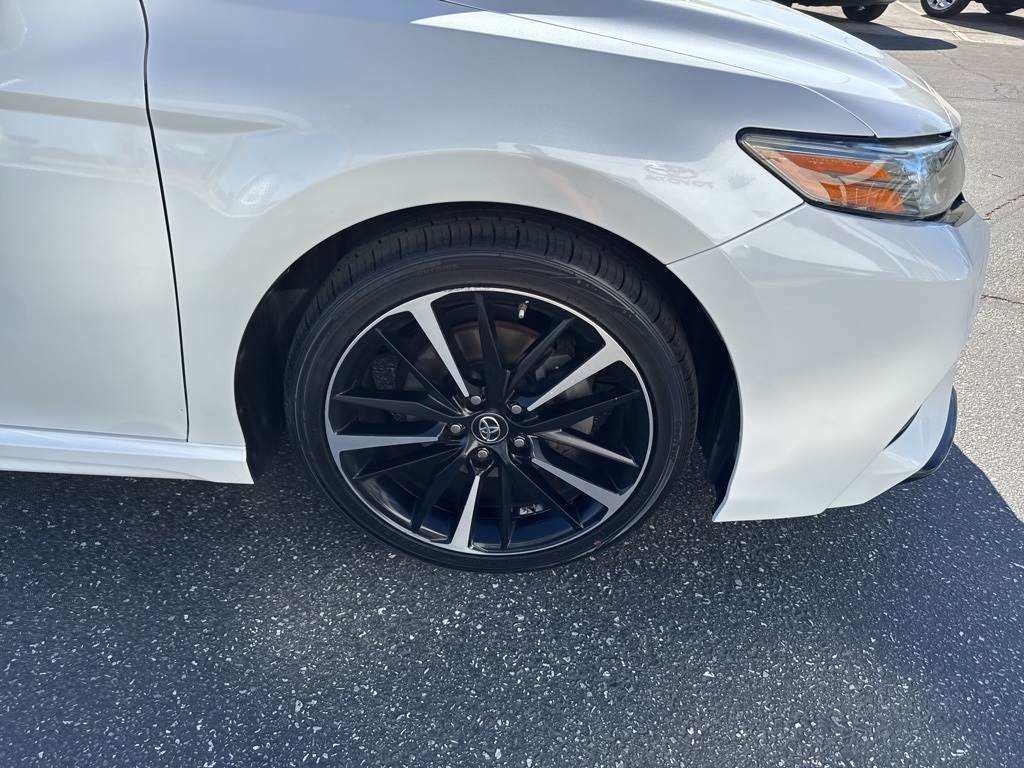 2018 Toyota Camry XSE photo 19