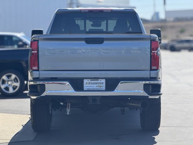 2025 Chevrolet Silverado 3500HD LTZ photo 4