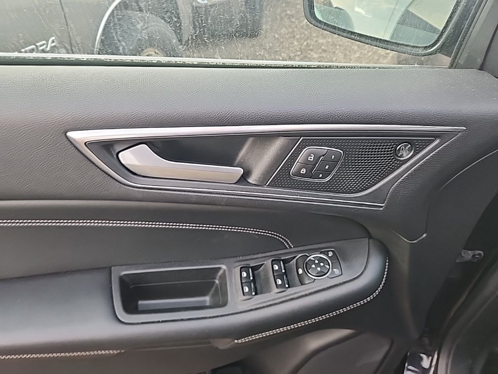 2022 Ford Edge Titanium photo 12