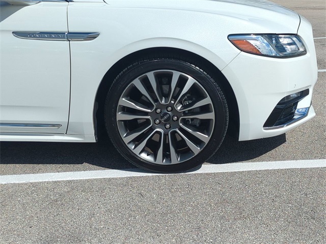 2020 Lincoln Continental Standard photo 10