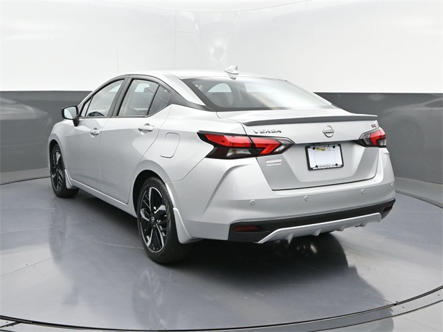 2025 Nissan Versa 1.6 SR photo 4