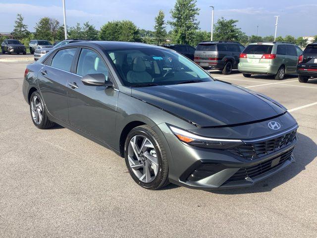 2025 Hyundai Elantra Limited photo 4