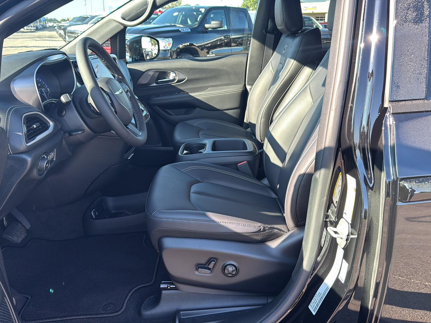 2026 Chrysler Pacifica photo 9