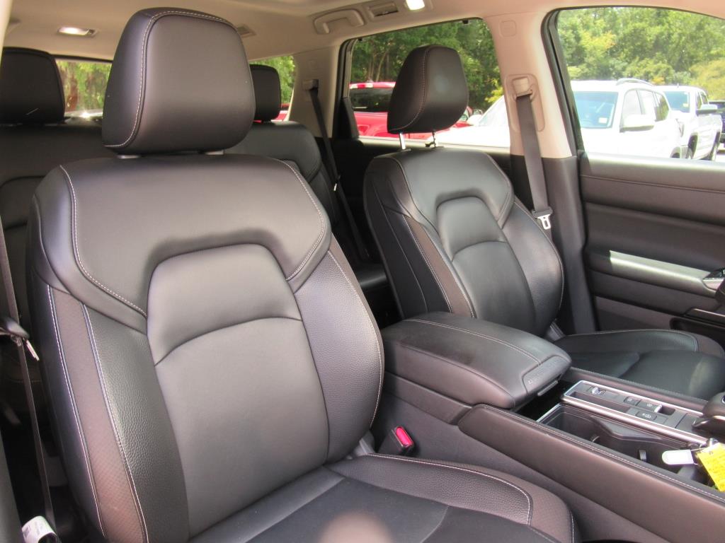 2023 Nissan Pathfinder SL photo 8