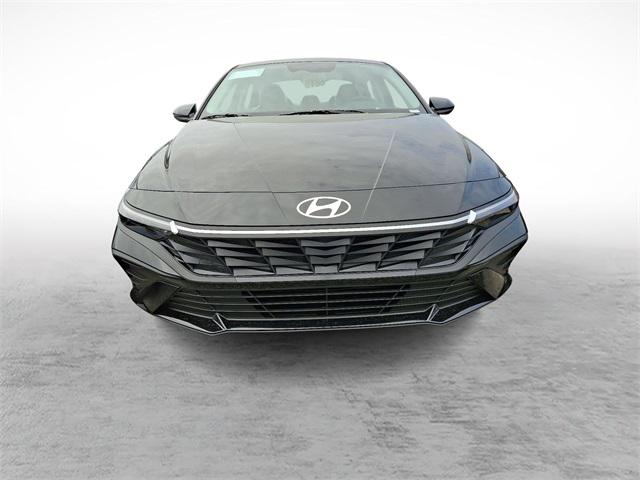 2026 Hyundai Elantra SE photo 2