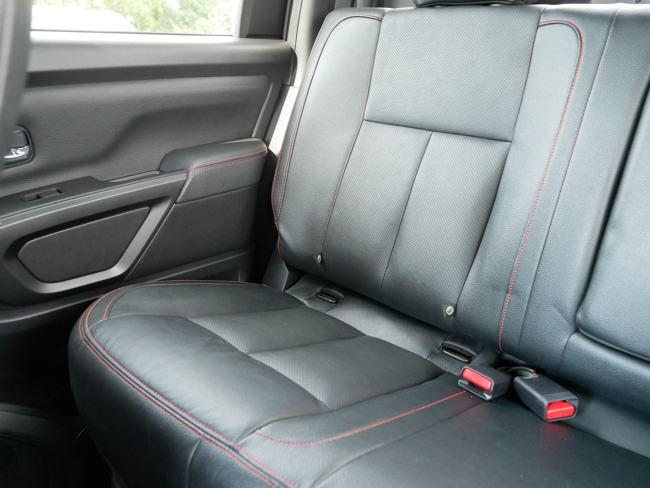 2021 Nissan Titan PRO-4X photo 11