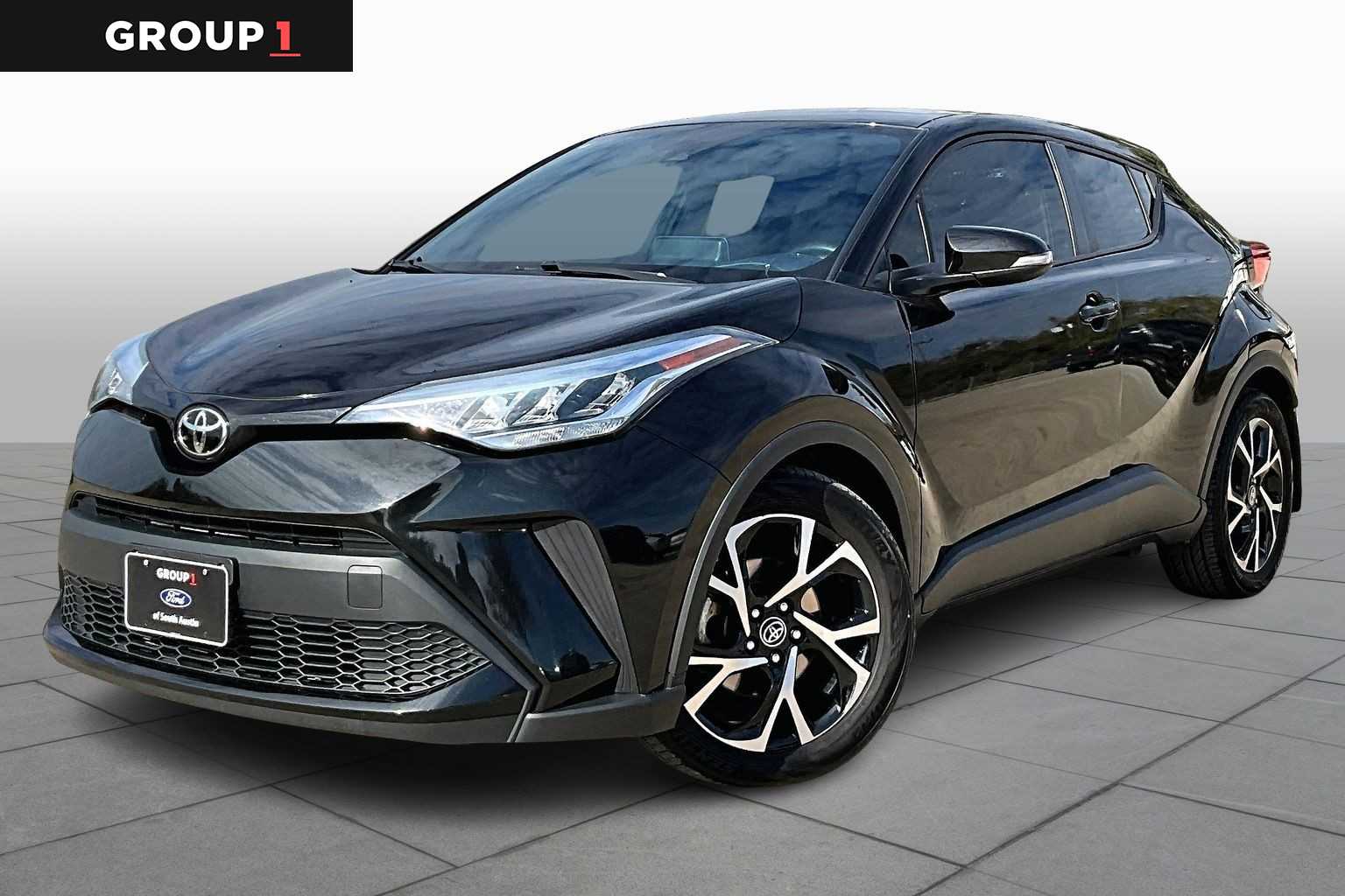 2022 Toyota C-HR XLE's photo