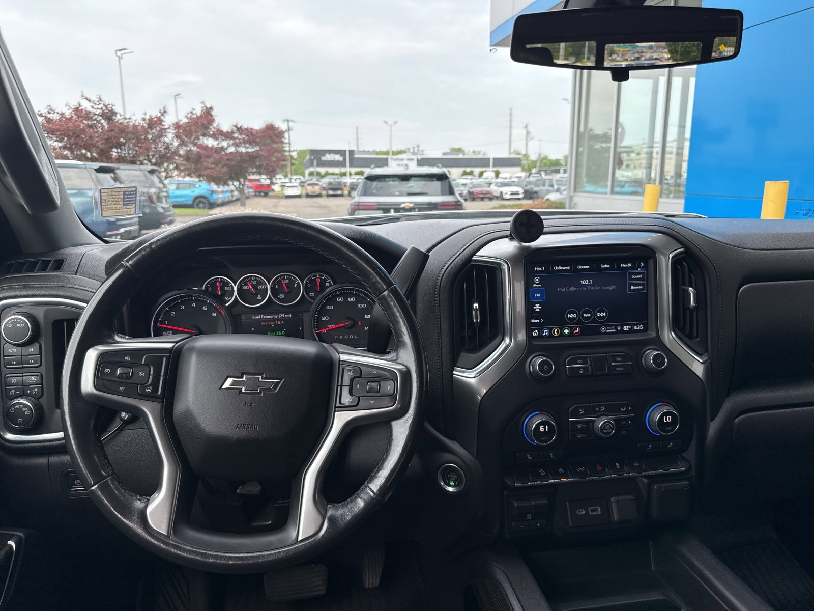 2022 Chevrolet Silverado 1500 RST photo 2
