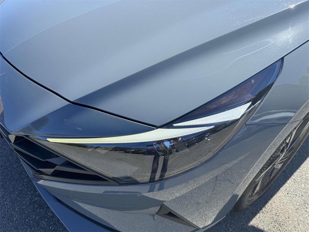 2023 Hyundai Elantra SEL photo 8