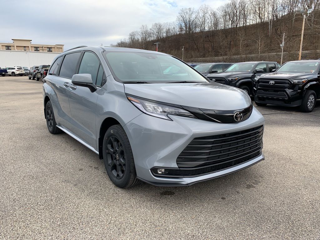 2026 Toyota Sienna Woodland Edition's photo