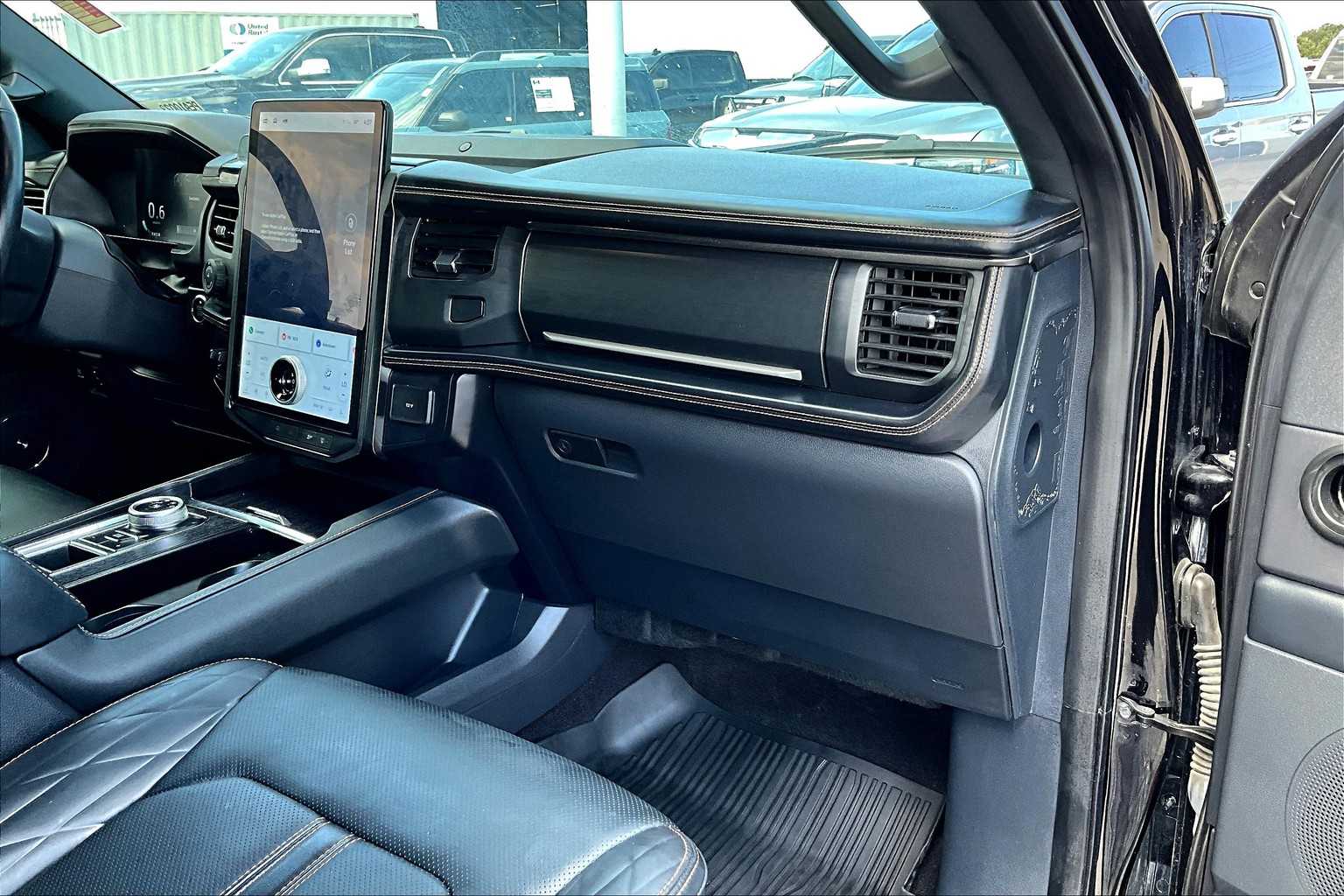 2023 Ford Expedition Platinum photo 18