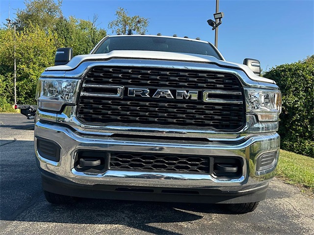2024 Ram 3500 SLT photo 2