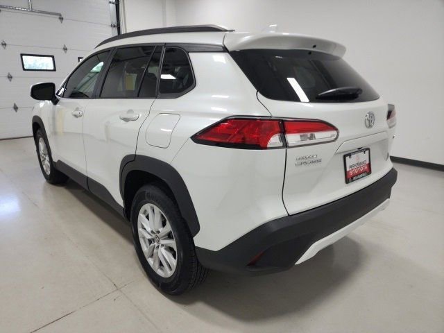 2022 Toyota Corolla Cross LE photo 7
