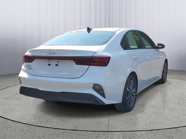 2023 Kia Forte LXS photo 3