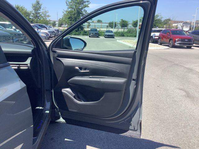 2025 Hyundai Tucson SE photo 29