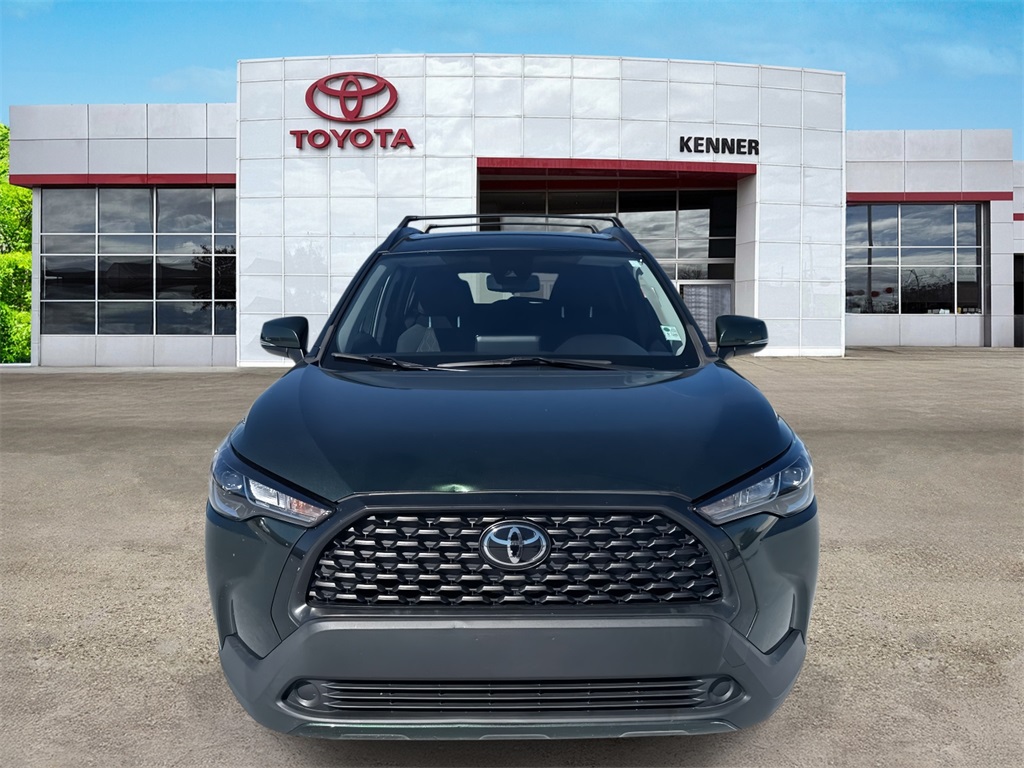2022 Toyota Corolla Cross LE photo 2