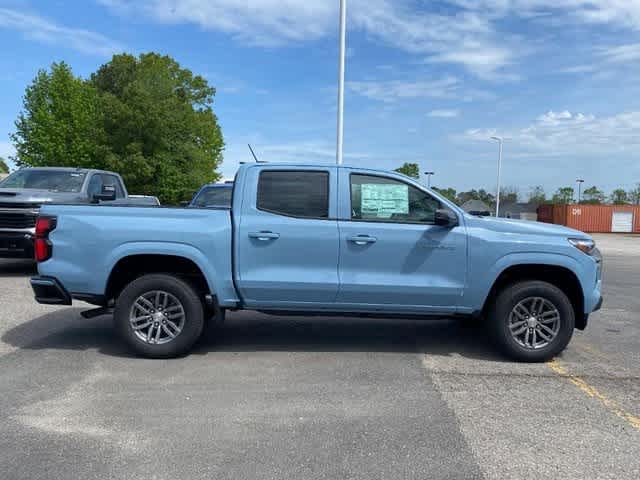 2025 Chevrolet Colorado Work Truck LT photo 2