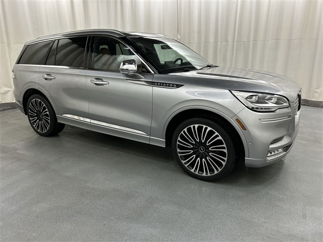 2022 Lincoln Aviator Black Label's photo