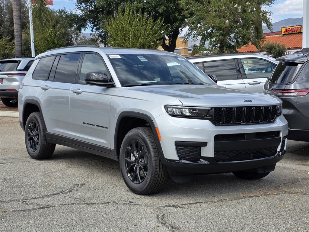 2025 Jeep Grand Cherokee L Altitude's photo