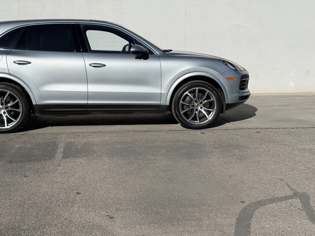 2023 Porsche Cayenne Base photo 9