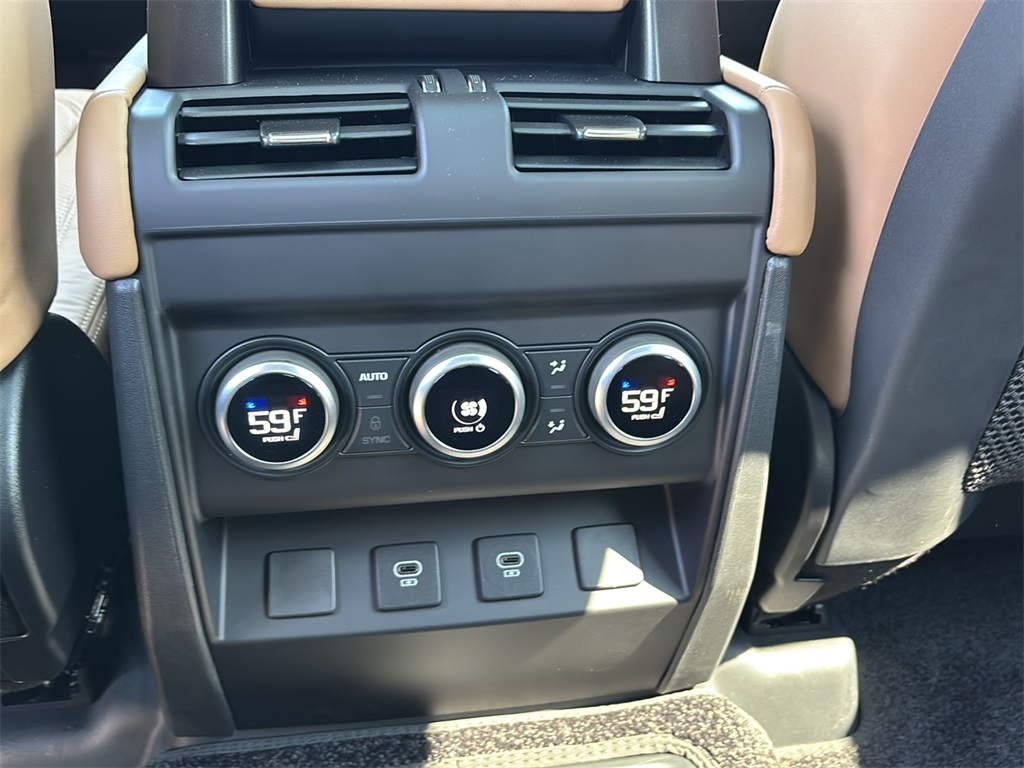 2025 Land Rover Defender 130 X-Dynamic SE photo 23