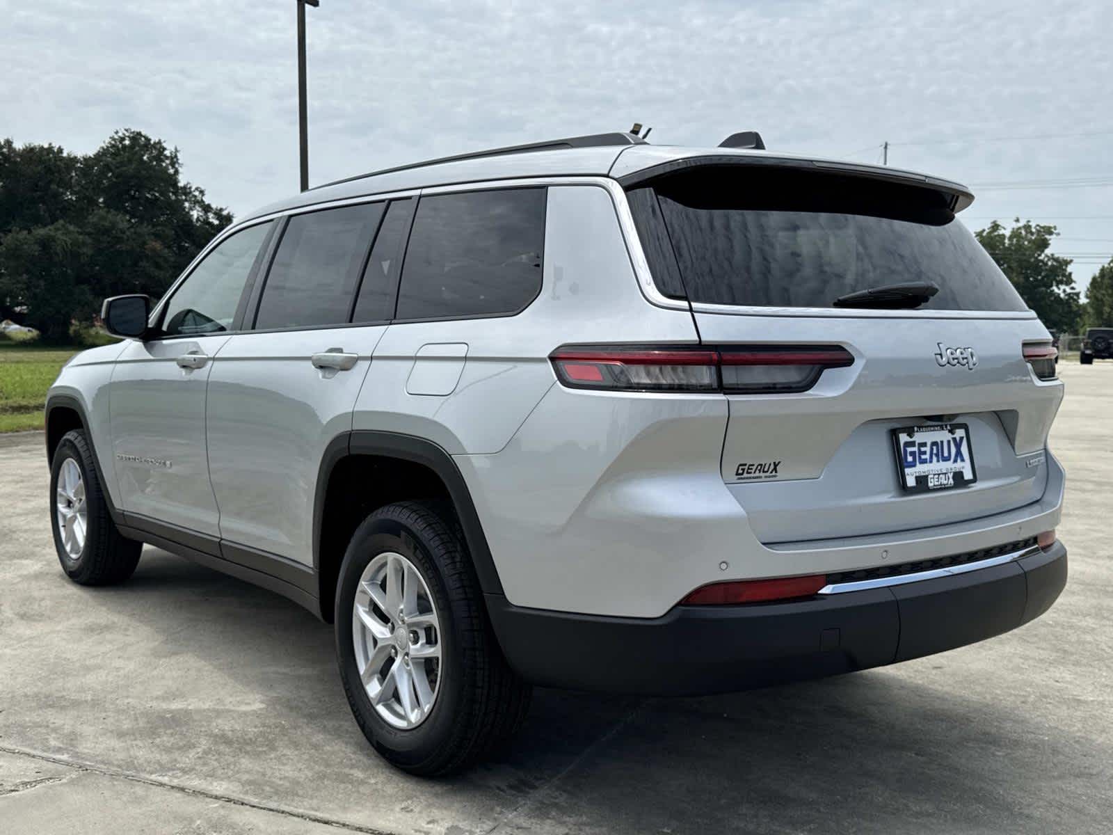 2025 Jeep Grand Cherokee Laredo X photo 6