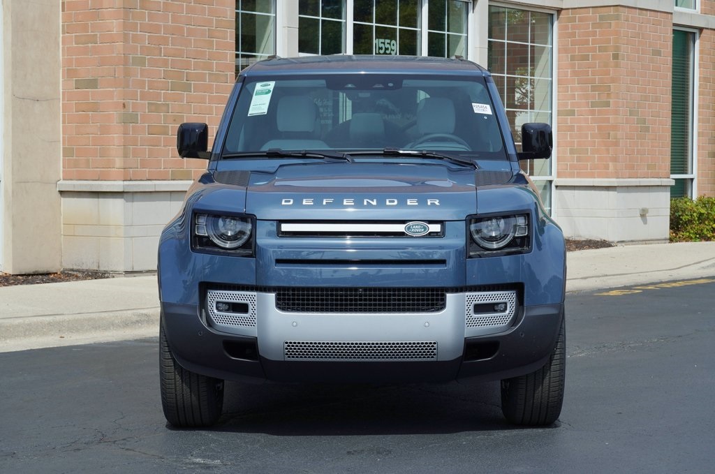 2025 Land Rover Defender 110 S photo 2