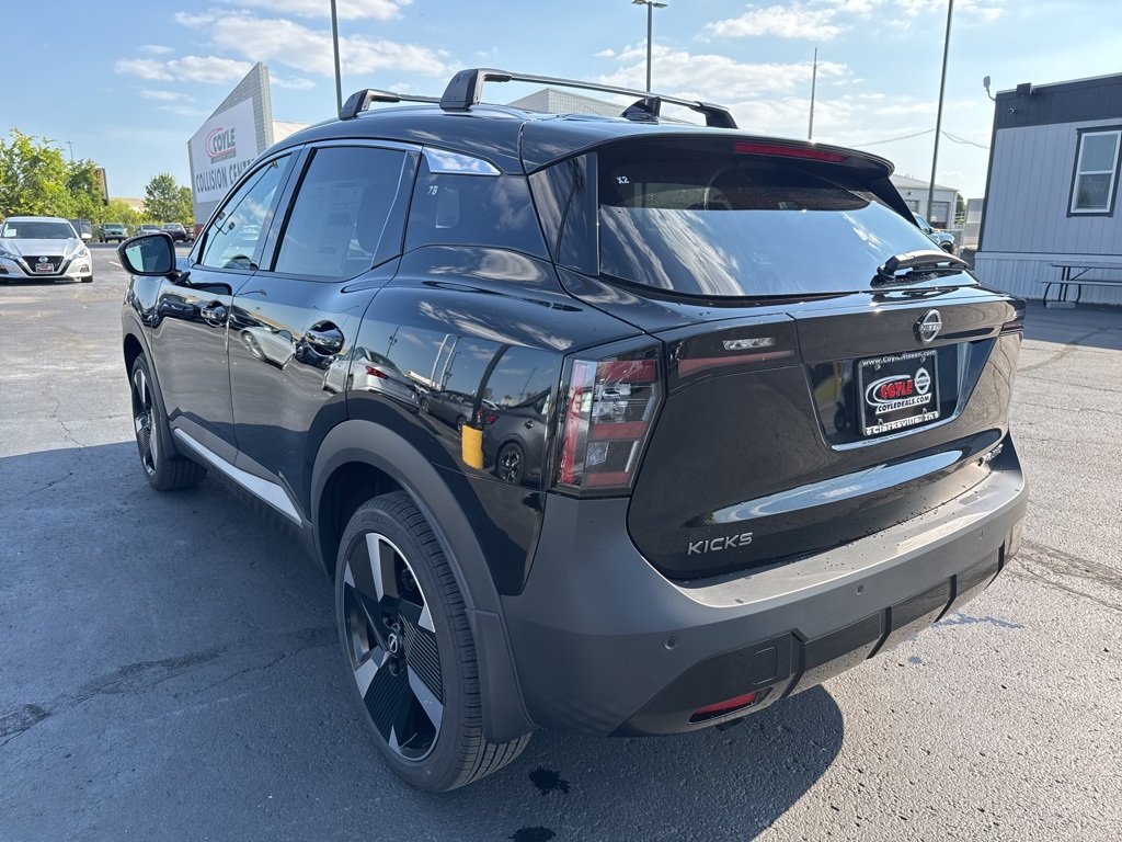 2026 Nissan Kicks SR photo 4