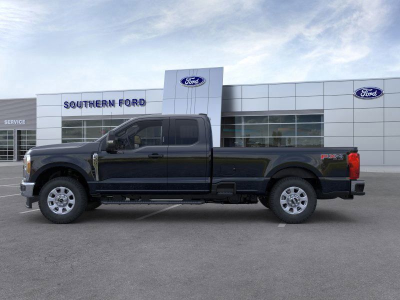 2025 Ford F-350 XLT photo 3