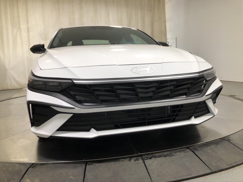 2025 Hyundai Elantra Hybrid SEL Sport photo 2