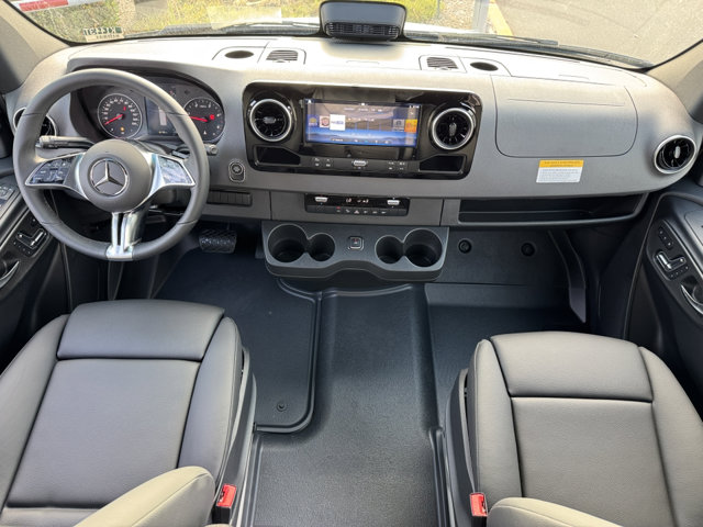 2025 Mercedes Benz Sprinter 2500 photo 4