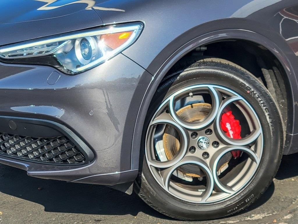 2023 Alfa Romeo Stelvio Ti photo 3