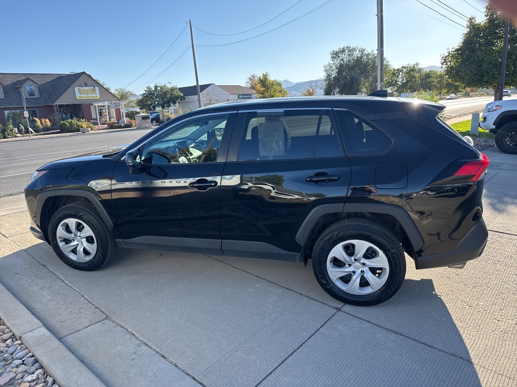 2024 Toyota RAV4 LE photo 2