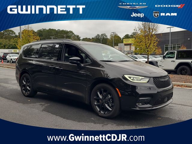 2026 Chrysler Pacifica Limited's photo