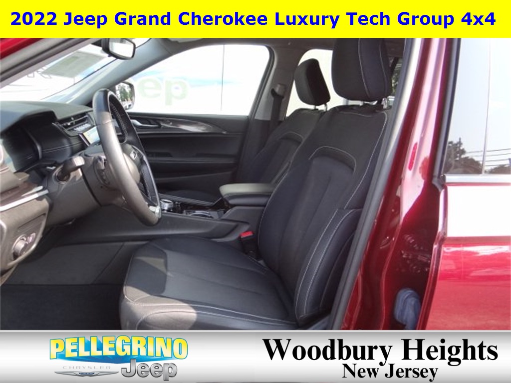 2022 Jeep Grand Cherokee Laredo photo 13