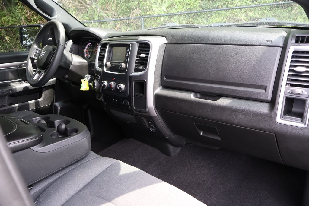 2024 Ram 1500 Classic Warlock photo 31