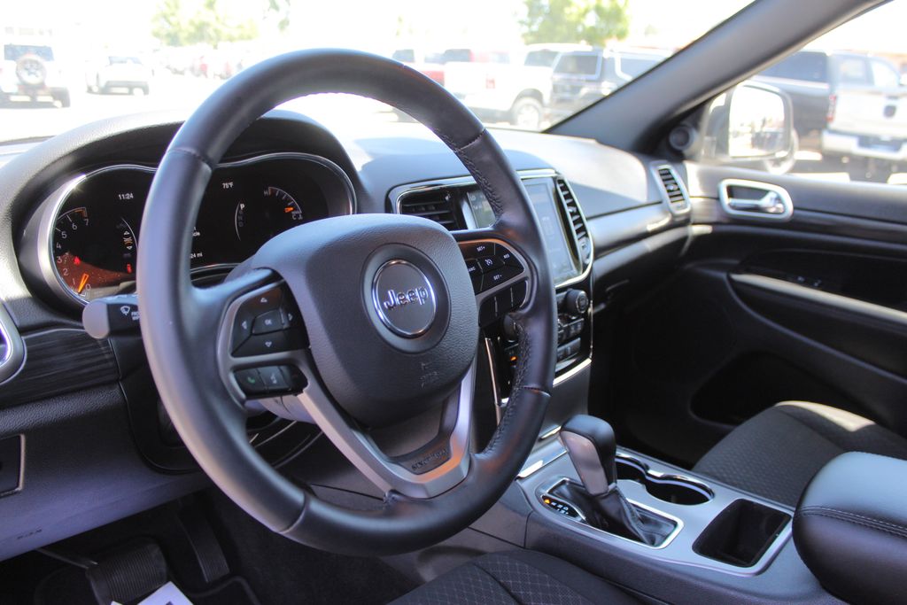 2022 Jeep Cherokee Laredo photo 11