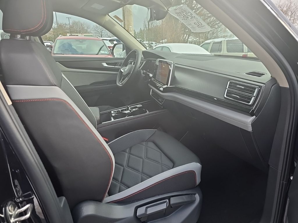 2025 Volkswagen Atlas Peak Edition SE photo 15