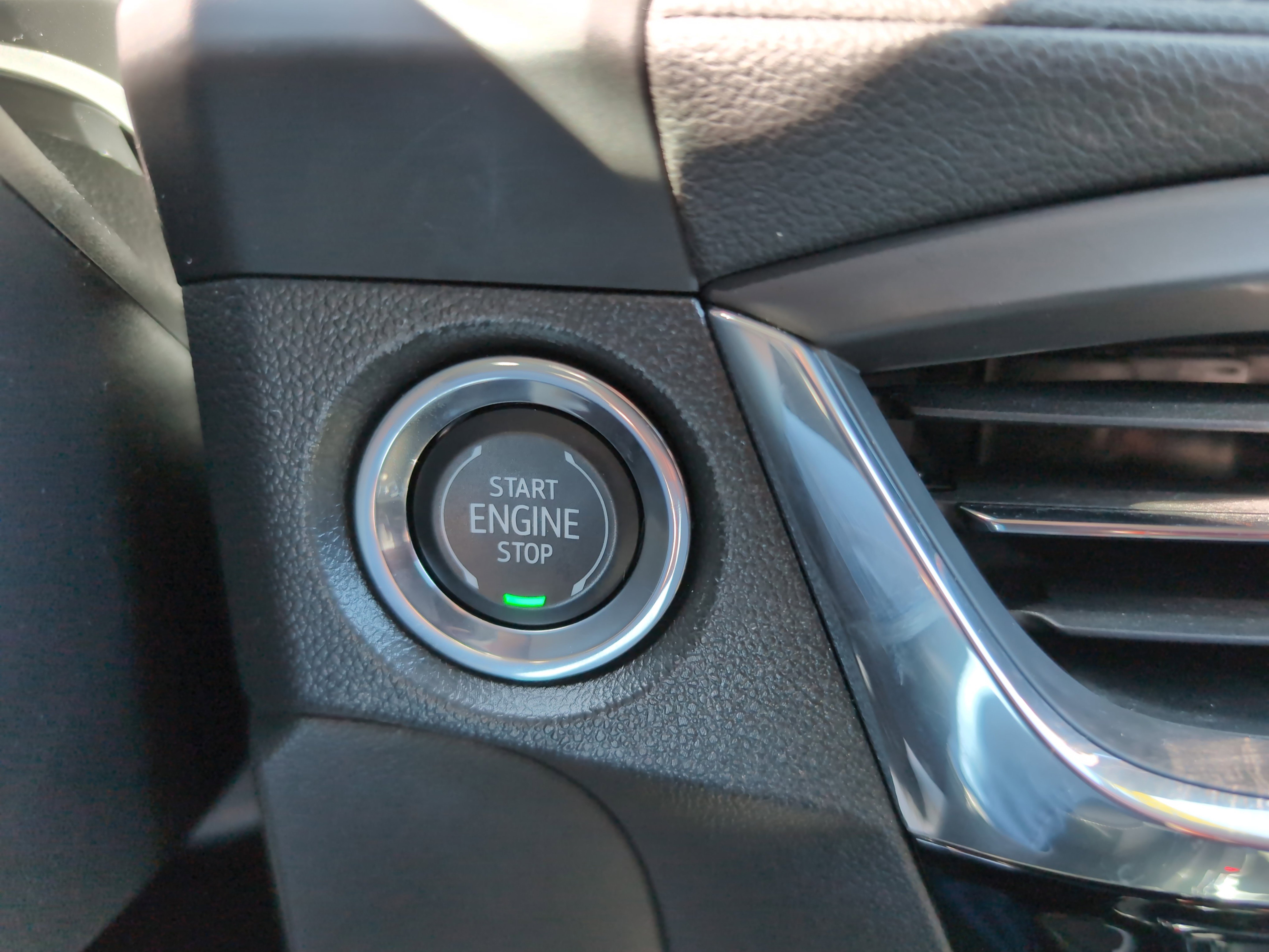 2024 Buick Encore GX Avenir photo 2