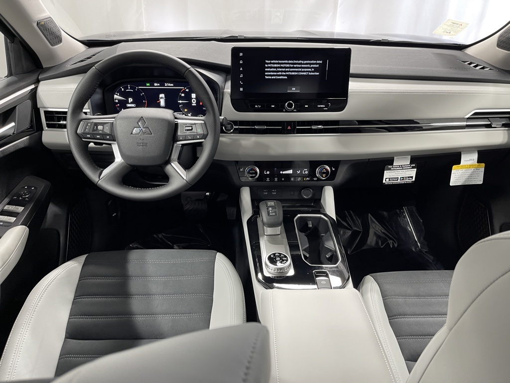 2025 Mitsubishi Outlander SE photo 10