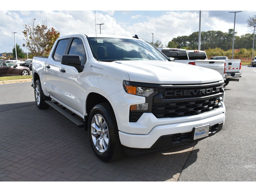 2025 Chevrolet Silverado 1500 Custom photo 5