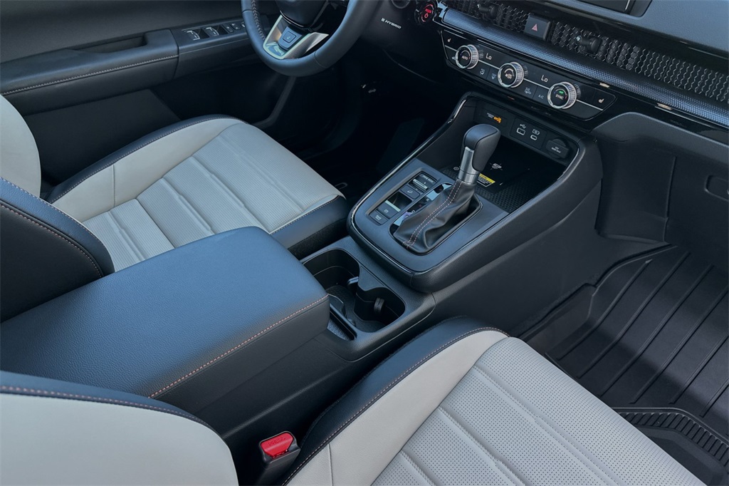 2025 Honda CR-V Hybrid Touring photo 18
