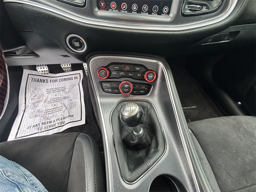 2017 Dodge Challenger R/T photo 16