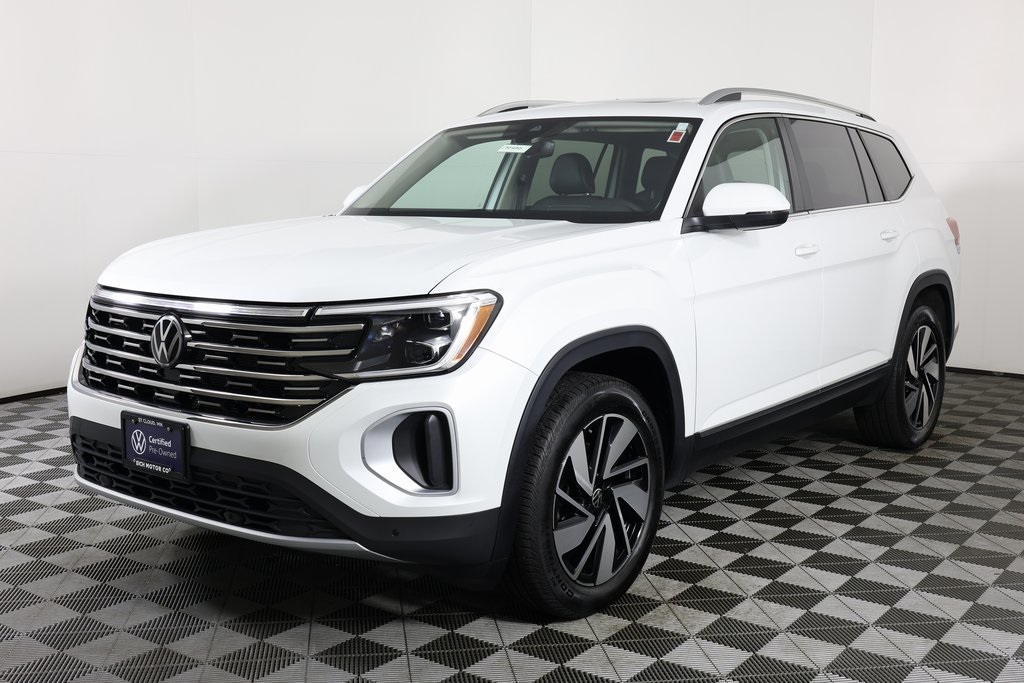 2025 Volkswagen Atlas SEL photo 2