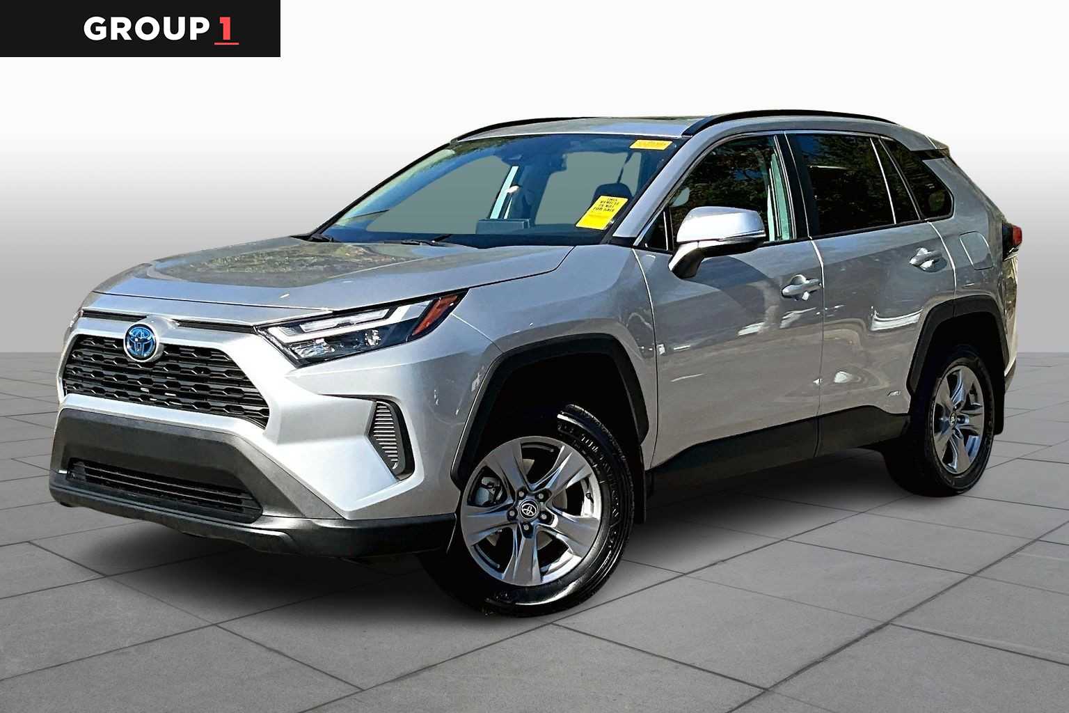 2024 Toyota RAV4 XLE's photo
