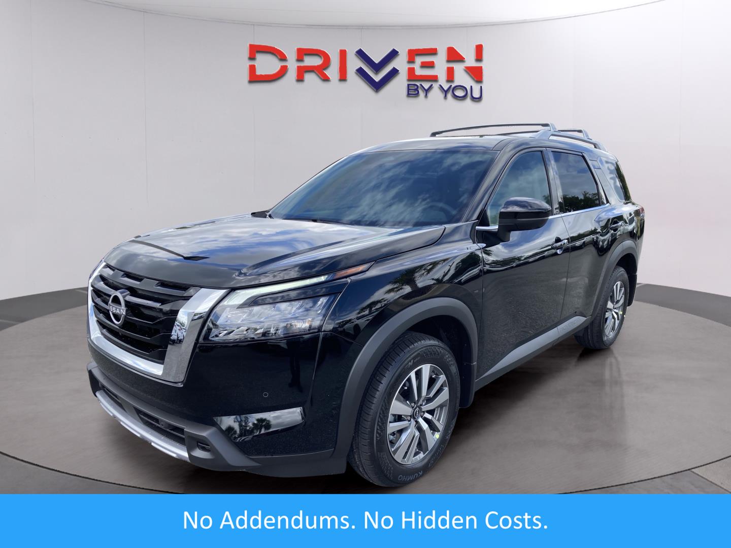 2025 Nissan Pathfinder SL's photo