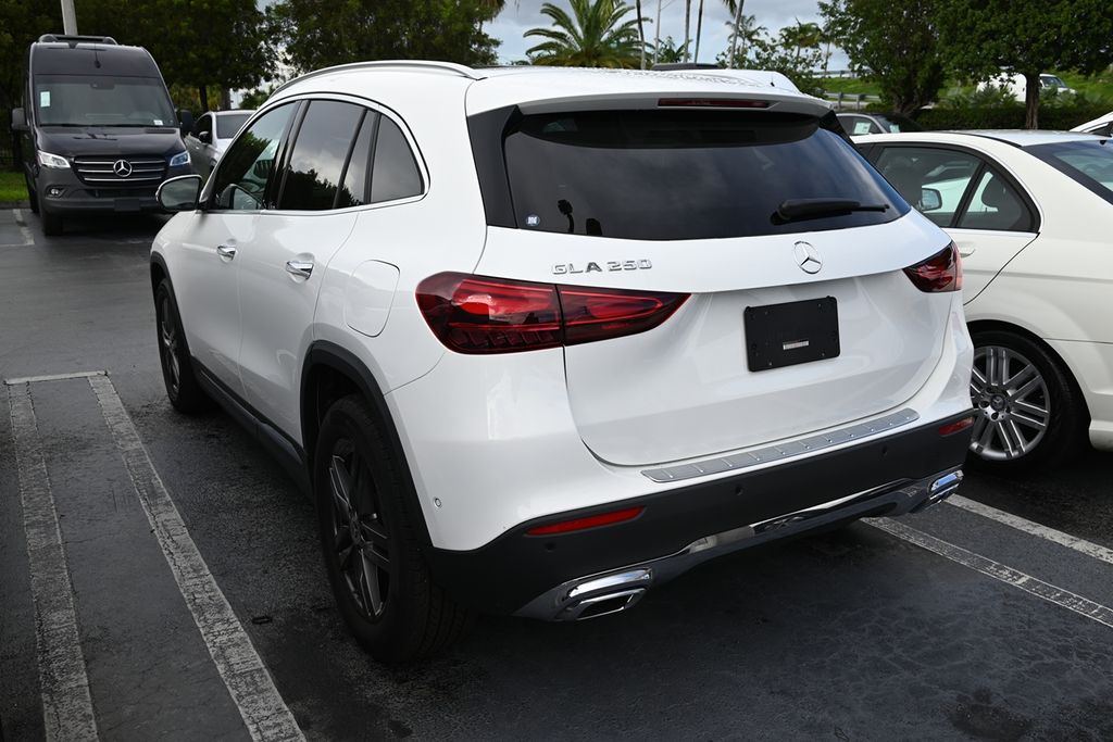 2025 Mercedes Benz GLA 250 photo 2